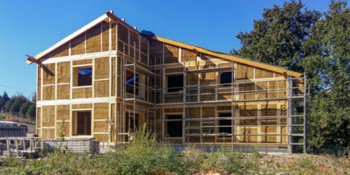 MÓDULOS PREFABRICADOS DE MADERA Y PAJA: HACIA LA INDUSTRIALIZACIÓN DE LA CONSTRUCCIÓN NATURAL